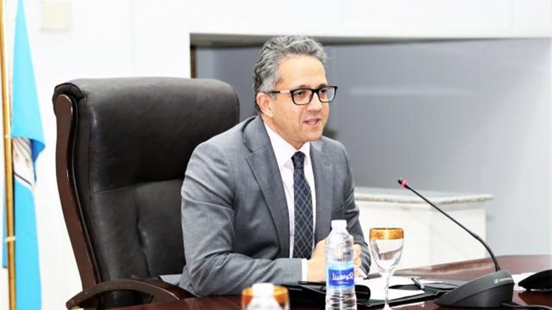 وزير السياحة 
