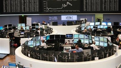 تراجع أسهم أوروبا عن أعلى مستوياتها في عام