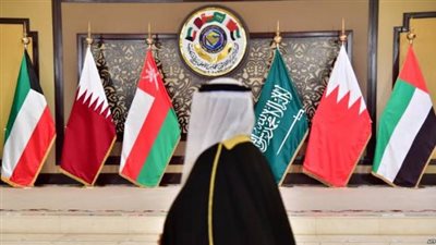 «موديز»: سد العجز المالي بالخليج في 2021