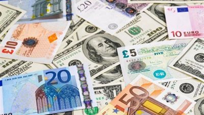تراجع أسعار الدولار عالميا أمام العملات الأخري