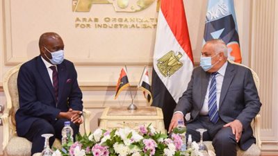 رئيس العربية للتصنيع لسفير أنجولا: نرحب بتبادل الخبرات مع جميع الأشقاء الأفارقة