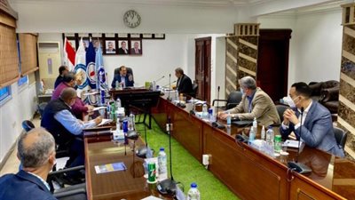 الملا يستعرض مشروع تطوير شبكة خطوط أنابيب البترول في مسطرد