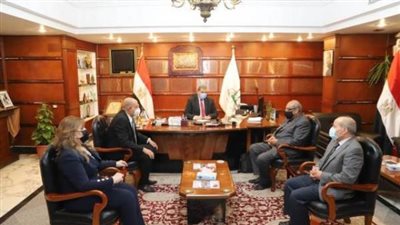 وزير القوى العاملة يلتقي اتحاد المصريين بأوروبا.. ويشيد بمبادرة «سجل نفسك»