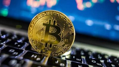 للمرة الأولى.. البيتكوين تتخطى حاجز 60 ألف دولار