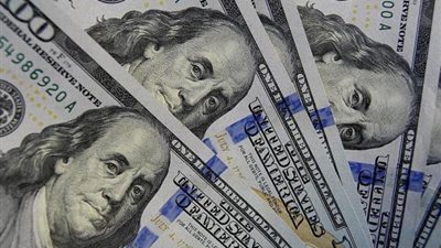 سعر الدولار الأمريكي يستقر بختام تداولات اليوم أمام الجنيه