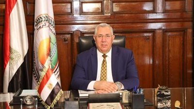 وزيرا الزراعة والإنتاج الحربي يبحثان دفع الأداء فى مراكز تجميع الألبان ووضع آليات التركيب والاستلام