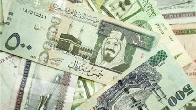 سعر الريال السعودي يواصل استقراره بختام تعاملات اليوم