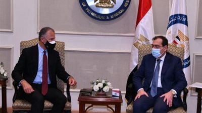 وزير البترول يستعرض آخر مستجدات مجمع البحر الأحمر للبتروكيماويات
