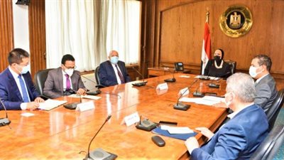 وزيرة الصناعة تبحث مع «يوتنج الصينية» خطط الشركة للتوسع في إنتاج الأتوبيسات بمصر