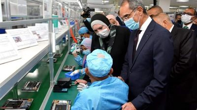 تدشين خطوط إنتاج أول منتج عربي من التابلت واللاب توب