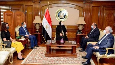 وزيرة الصناعة تبحث مع رئيس المجلس الاقتصادى اللبناني سبل تعزيز التجارة البينية والاستثمارات المشتركة