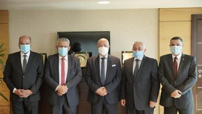 البنك الأهلي المصري يطلق أول اتوبيسات تعمل بالغاز الطبيعي