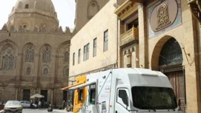 ”الأهلي المصري” يطلق سيارات صراف آلي متنقلة لخدمة رواد شارع المعز