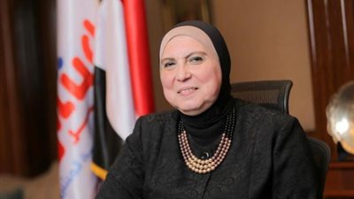 نيفين جامع: جهاز تنمية المشروعات يعمل على فتح الأسواق العالمية أمام المنتجات التراثية المتميزة