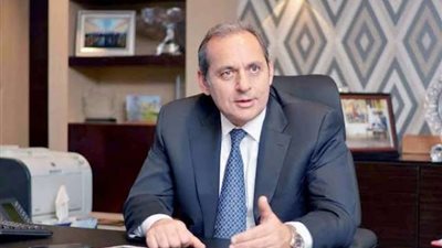 هشام عكاشه: البنك الأهلي يحرص على تطبيق أعلى معايير الجودة لتواكب التطور العالمي