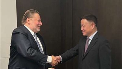 محافظ البنك المركزي المصري يلتقي بنظيره الصيني لتعزيز التعاون الاقتصادي بين البلدين في العاصمة بكين