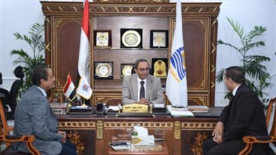 محافظ قنا يلتقي ”الأبجيجي” لبحث دعم المزارعين بالميكنة والأسمدة وفتح منافذ جديدة