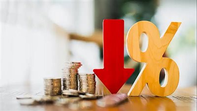خفض الفائدة 1% يهبط بعوائد الشهادات المتغيرة وينعش القروض والبورصة