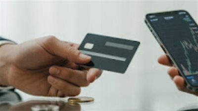 الفرق بين الادخار البنكي والاستثمار في الأسواق المالية