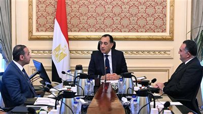 رئيس الوزراء يوجه بالإسراع في إنهاء قوانين تنظيم سوق المال وقيد الشركات الحكومية بالبورصة