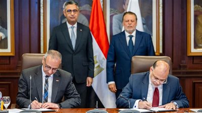 محافظ البنك المركزي المصري ووزير التموين والتجارة الداخلية يشهدان توقيع بروتوكول تعاون مشترك يتيح للقطاع المصرفي الاستعلام الإلكتروني المجمع عن بيانات منظومة السجل التجاري
