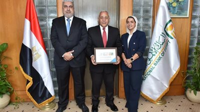 لأول مرة في القطاع المصرفي..نسخة صديقة للبيئة من بطاقة «ميزة» من البنك الأهلي المصري بالتعاون مع «جي آند دي»