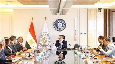وزير التخطيط يبحث مع وفد البنك الدولي آليات دعم السياسات القائمة على البيانات
