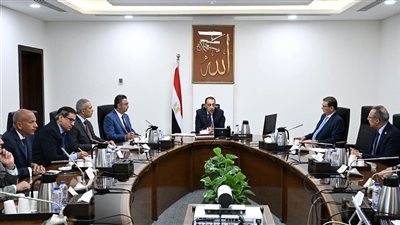 رئيس الوزراء يتابع جهود توافر المخزون الاستراتيجي من السلع والمنتجات الأساسية