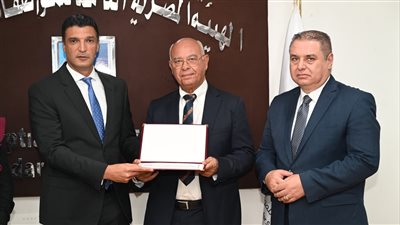 وزير الصناعة يكرّم الزنوكي للأجهزة الكهربائية عن منتجات «تاتش» لحصولها على شهادات علامة الجودة وكفاءة الطاقة والأداء البيئي