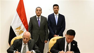 باستثمارات مبدئية تتجاوز 2 مليار جنيه ..رئيس الوزراء يشهد مراسم توقيع عقد إنشاء مصنع لإنتاج البطاريات الكهربائية بمختلف أنواعها