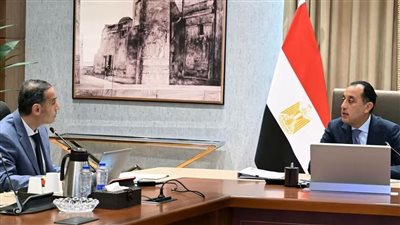 رئيس الوزراء يبحث مستجدات الأنشطة المالية غير المصرفية ودورها في الاقتصاد الوطني