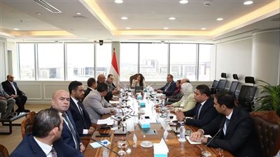 وزيرة الإسكان تبحث تعظيم الاستفادة من الأصول العقارية لهيئة المجتمعات العمرانية الجديدة