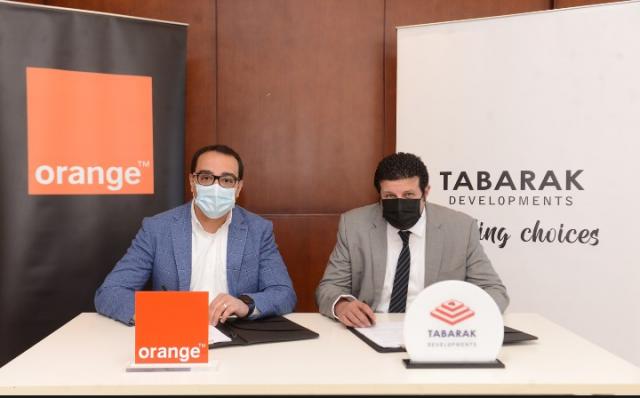 توقيع اتفاقية تعاون بين شركة أورنچ مصر وشركة تبارك للتطوير العقاري  
