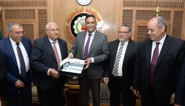 البنك الزراعي  المصري يواصل مسيرة قوافل الخير لتوزيع المساهمات الغذائية على الأسر الأكثر احتياجاً في 7 محافظات