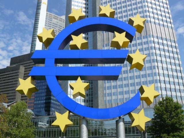 بلومبرج : توقعات بقيام “المركزي الأوروبي” بخفض الفائدة 1.5% في 2024