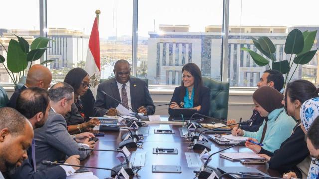 وزيرة التعاون الدولي تعقد جلسة مباحثات موسعة مع رئيس «أفريكسيم بنك» لتعزيز التعاون