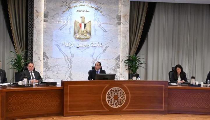 رئيس الوزراء يترأس اجتماع المجموعة الوزارية الاقتصادية.. بحضور محافظ البنك المركزي
