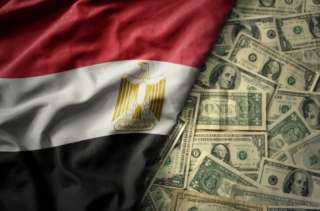 الدولار يهبط إلى مستوى 48 جنيهًا في 18 بنكًا لأول مرة في 2025