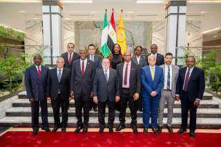 محافظ البنك المركزي المصري يستقبل نظيره النيجيري ويصحبه في جولة بدار طباعة النقد بالعاصمة الإدارية الجديدة