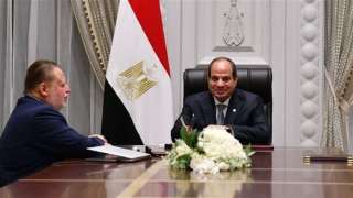 السيسي يجتمع مع محافظ البنك المركزي ويوجه بالتنسيق مع الحكومة  للحفاظ على سعر صرف مرن ومُوحد للعملة الأجنبية