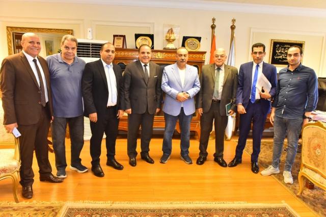 محافظ اسيوط يبحث مع الأبجيجي فرص الاستثمار وتطوير المشروعات الزراعية بأسيوط