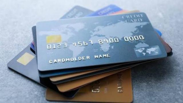 تفاصيل ومزايا بطاقات الخصم المباشر في بنكي التعمير والاسكان والتجاري الدولي CIB