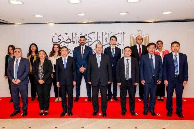 نائب محافظ البنك المركزي المصري ونائب وزير الإدارة الوطنية الصينية للتنظيم المالي يوقعان مذكرة للتعاون المشترك