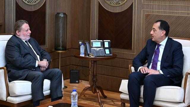 رئيس الوزراء يلتقي محافظ البنك المركزي لمتابعة جهود التنسيق المشترك في عدد من الملفات الاقتصادية