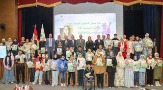 «رئيس البريد» تكرم أبناء العاملين المتفوقين دراسياً على مستوى الجمهورية «رئيس البريد» تكرم أبناء العاملين المتفوقين دراسياً على مستوى الجمهورية